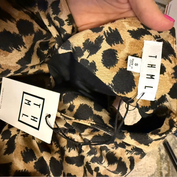 Leopard Print Ruffle Sleeve Dress - Picture 3 of 3